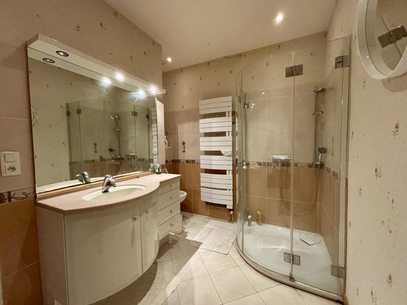 Maison traditionnelle - 181 m² - 7 pièces