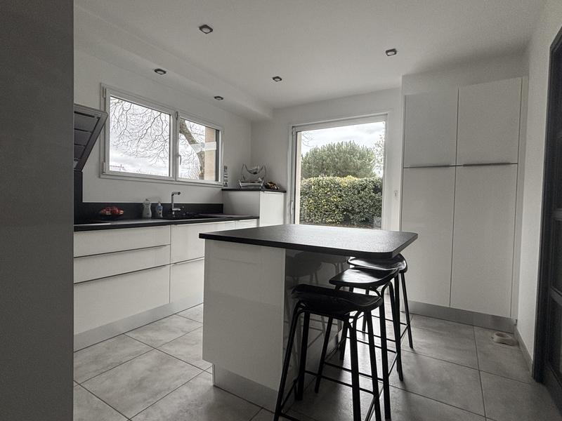 Maison traditionnelle - 225 m² - 7 pièces