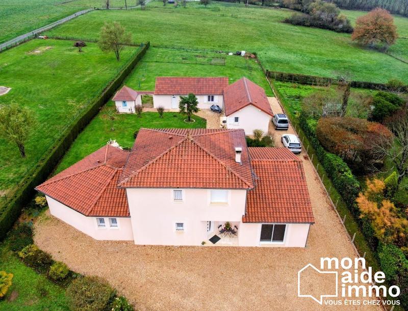 Maison traditionnelle - 164 m² - 6 pièces