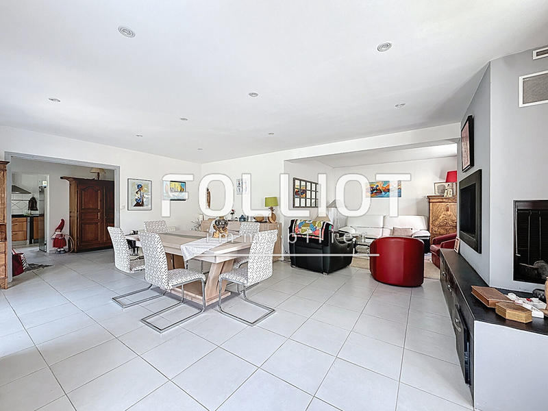 Maison - 180 m² - 8 pièces