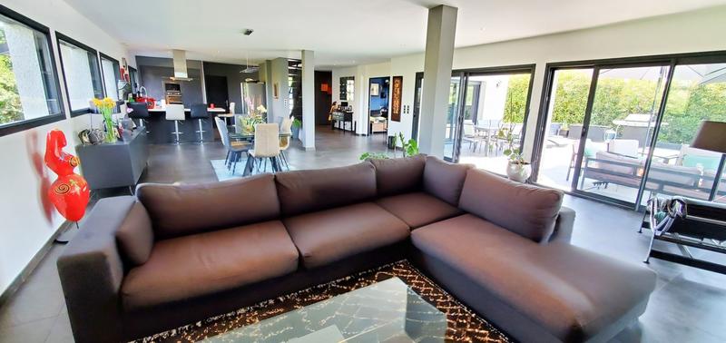 Maison contemporaine - 243 m² - 6 pièces