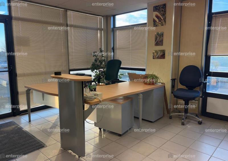 Local d'activité / Entrepôt - 1 700 m²