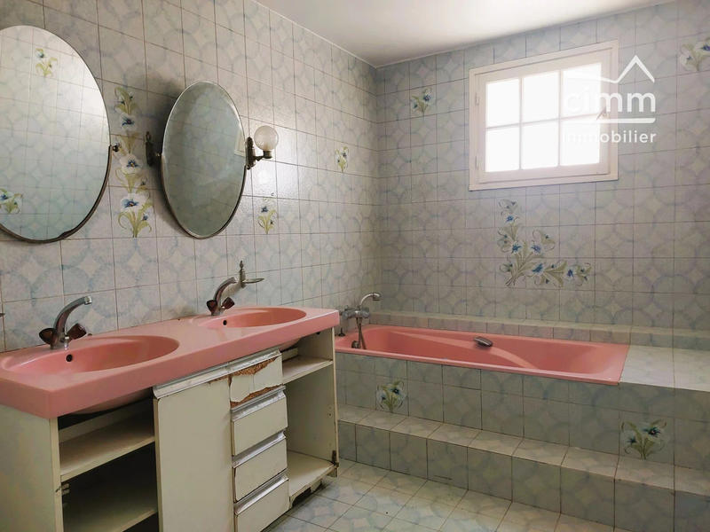 Maison traditionnelle - 186 m² - 7 pièces