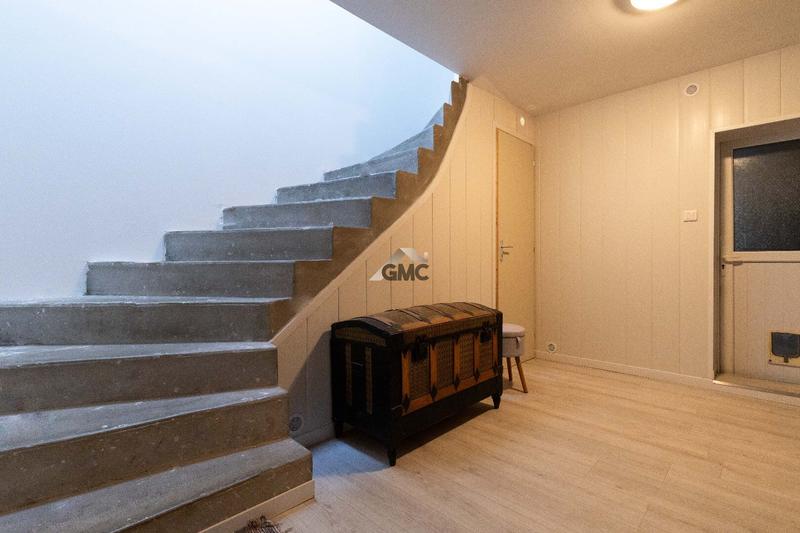 Maison - 234 m² - 8 pièces