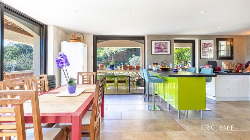 Villa - 247 m² - 6 pièces