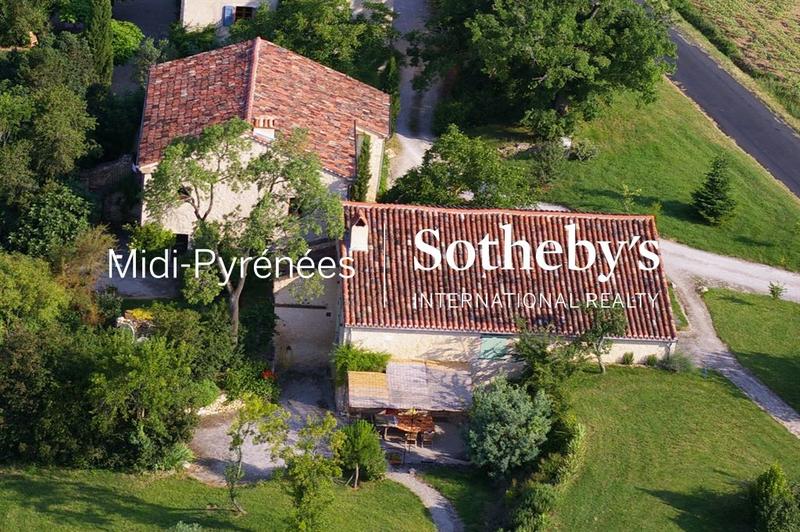 Maison - 585 m² - 18 pièces