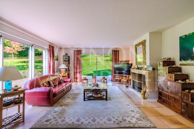 Maison traditionnelle - 270 m² - 8 pièces