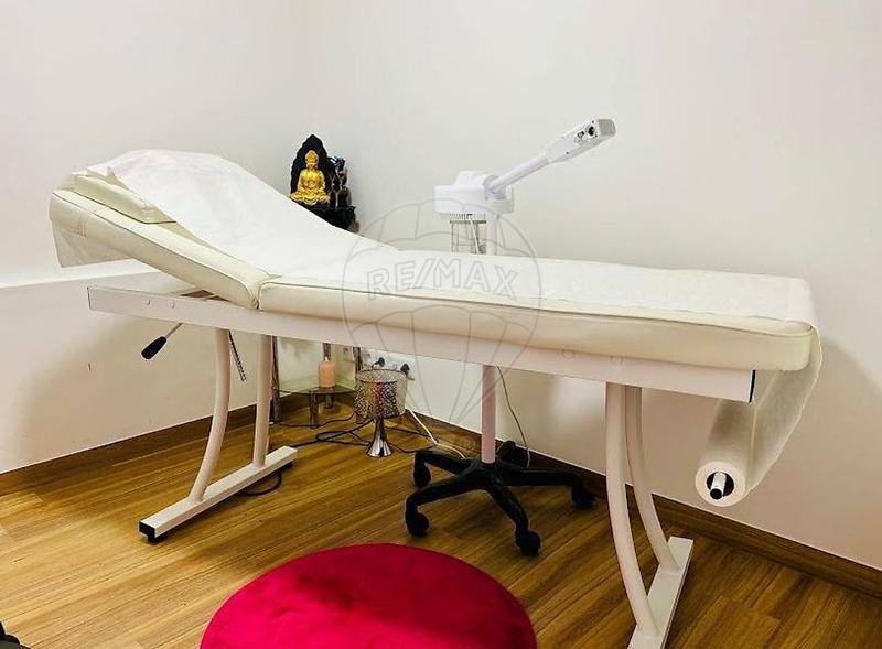 Local commercial - 325 m² - 15 pièces