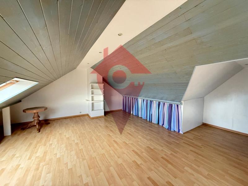 Maison - 180 m² - 8 pièces