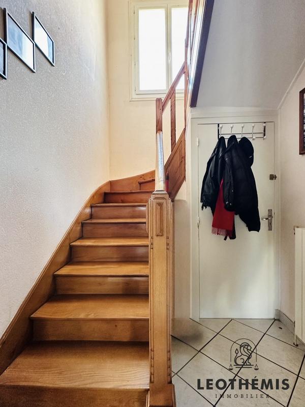 Maison traditionnelle - 185 m² - 9 pièces