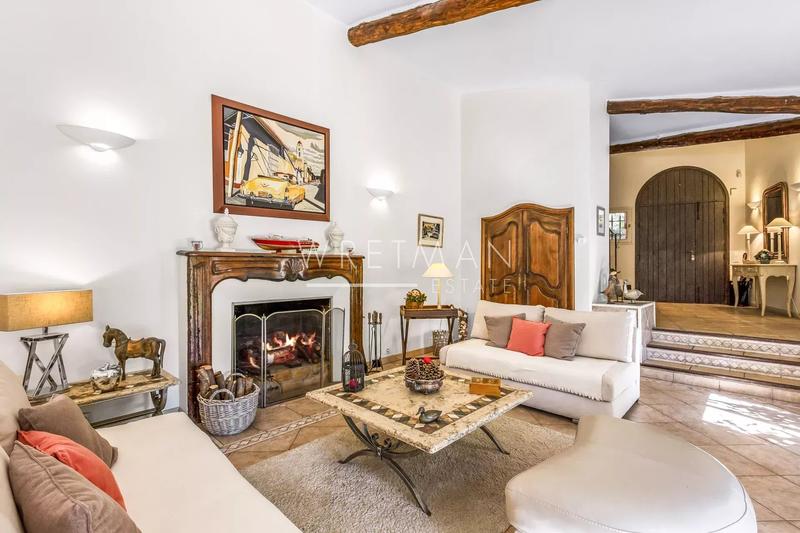 Maison - 237 m² - 8 pièces