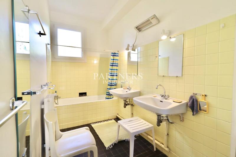 Maison - 365 m² - 11 pièces