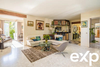 Maison - 230 m² - 10 pièces