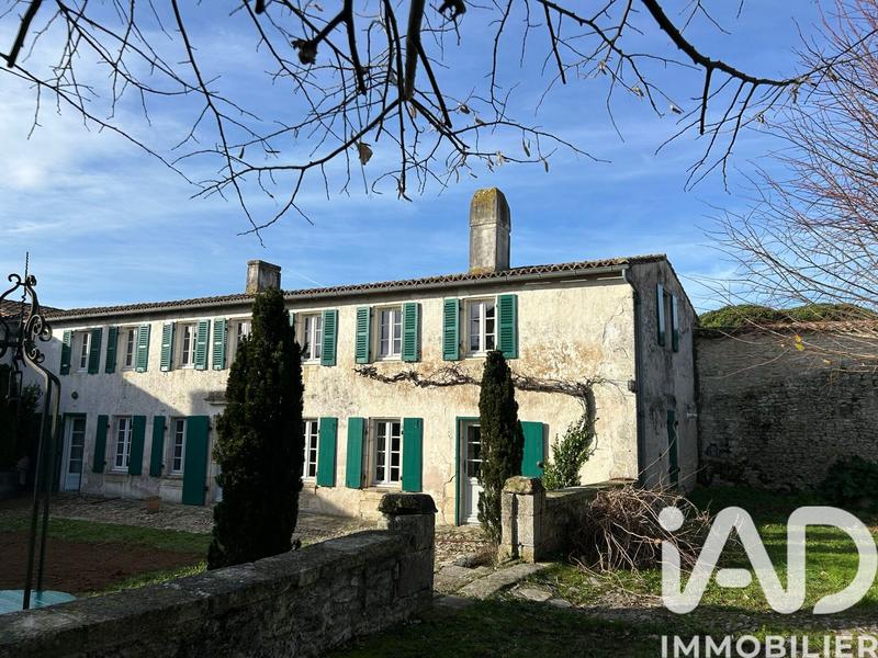 Maison - 230 m² - 9 pièces