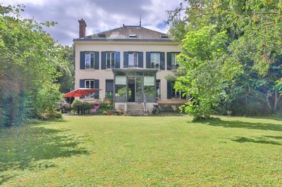 Maison - 330 m² - 10 pièces