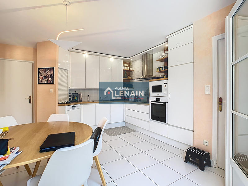 Propriété - 197 m² - 9 pièces