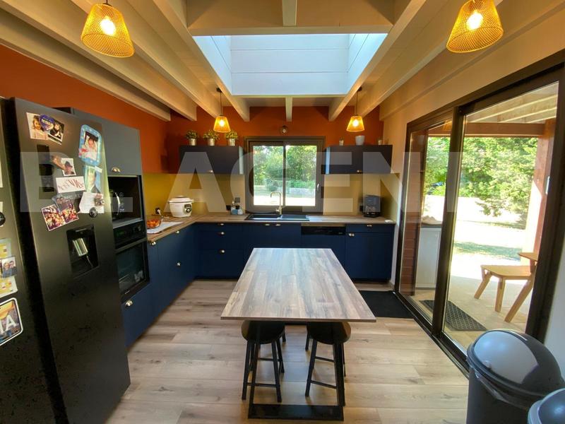 Maison traditionnelle - 160 m² - 6 pièces