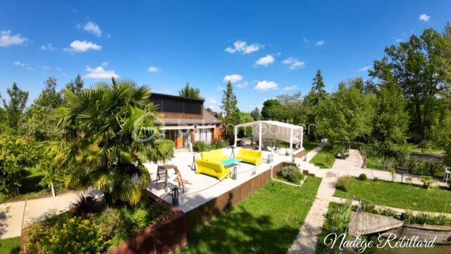 Propriété - 200 m² - 9 pièces