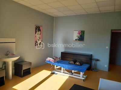 Local commercial - 1 800 m² - 20 pièces