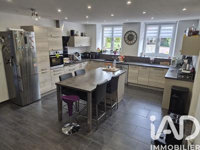 Maison - 211 m² - 6 pièces