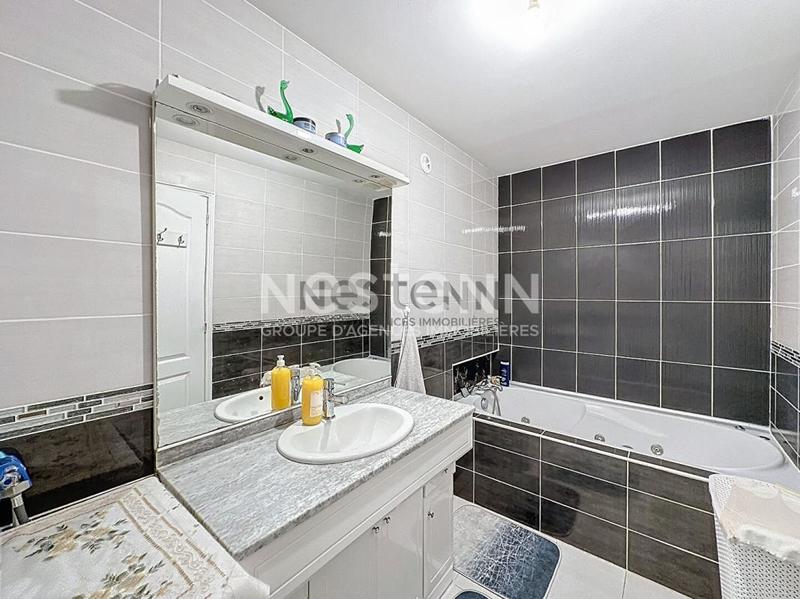 Maison - 213 m² - 7 pièces