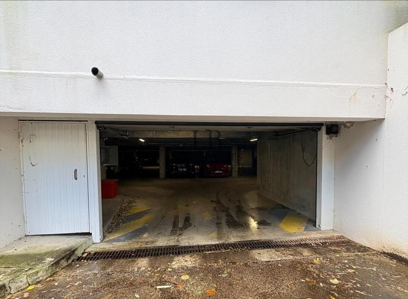 Parking / Garage - 10 m²