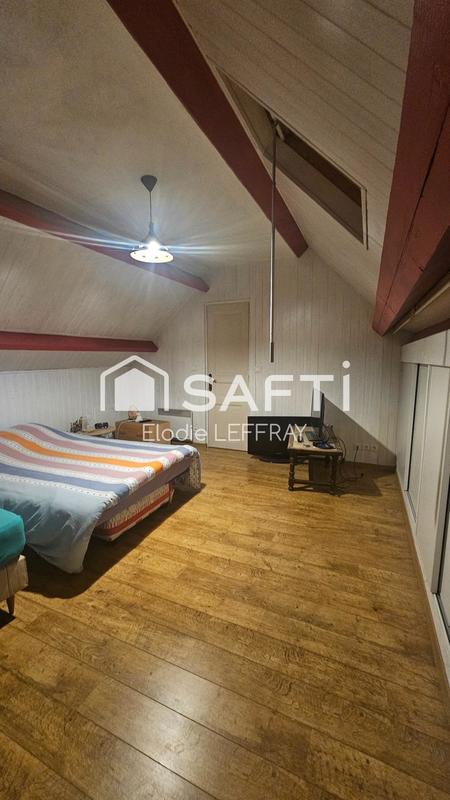 Maison - 180 m² - 5 pièces