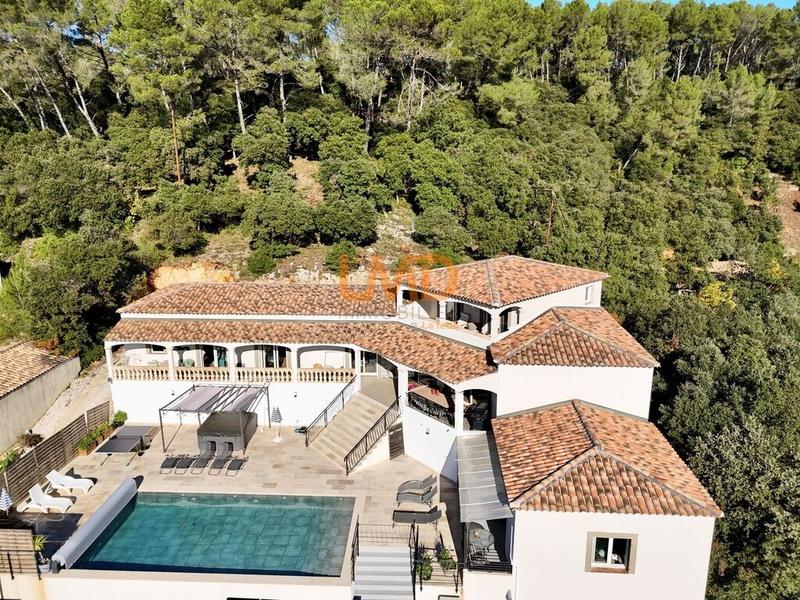 Propriété - 370 m² - 13 pièces