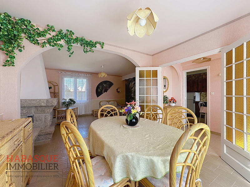 Maison - 99 m² - 6 pièces