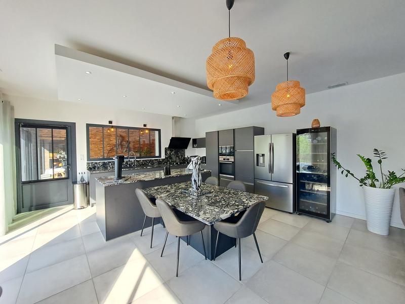 Maison - 206 m² - 6 pièces