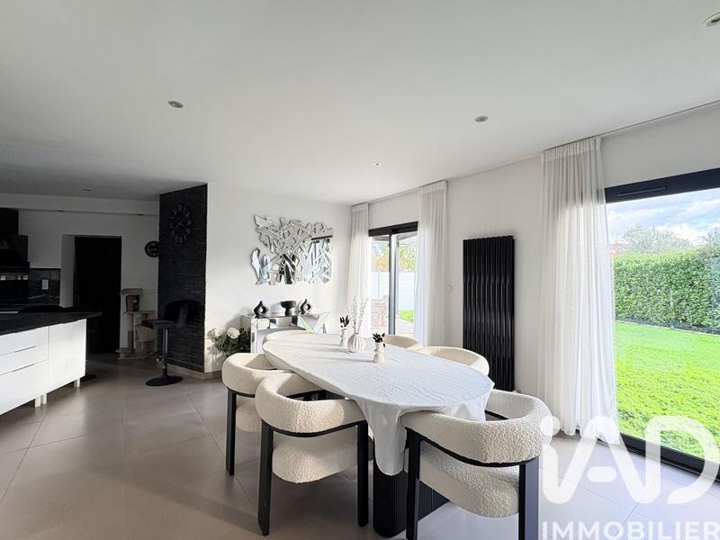 Maison - 176 m² - 8 pièces