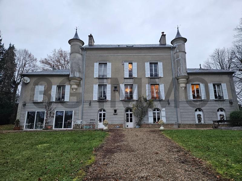 Maison - 375 m² - 15 pièces