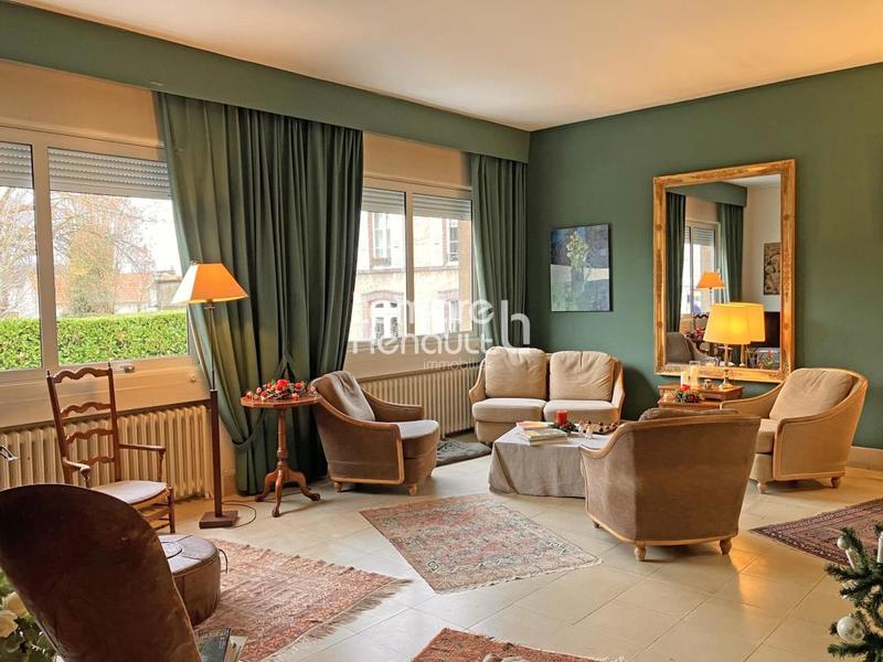 Maison - 198 m² - 8 pièces