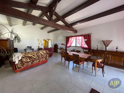 Maison - 202 m² - 7 pièces