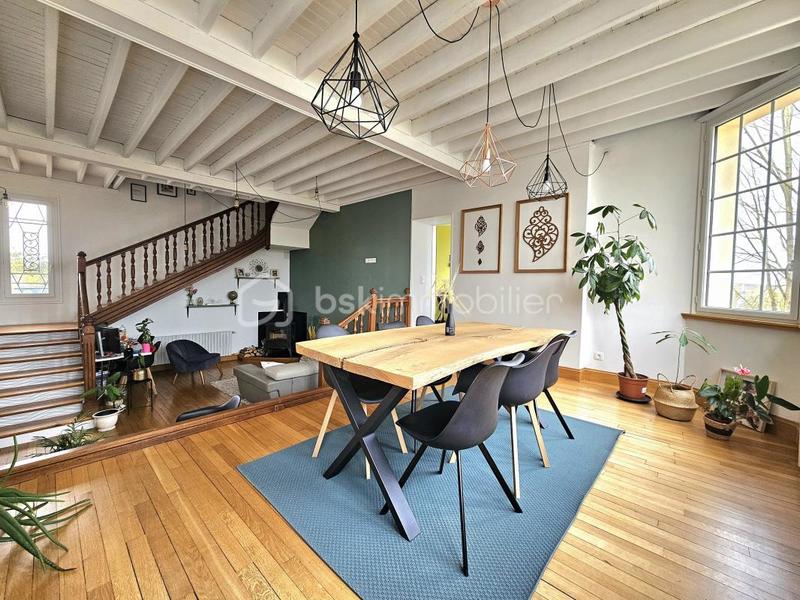 Demeure - 225 m² - 9 pièces