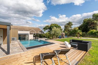 Maison - 180 m² - 6 pièces