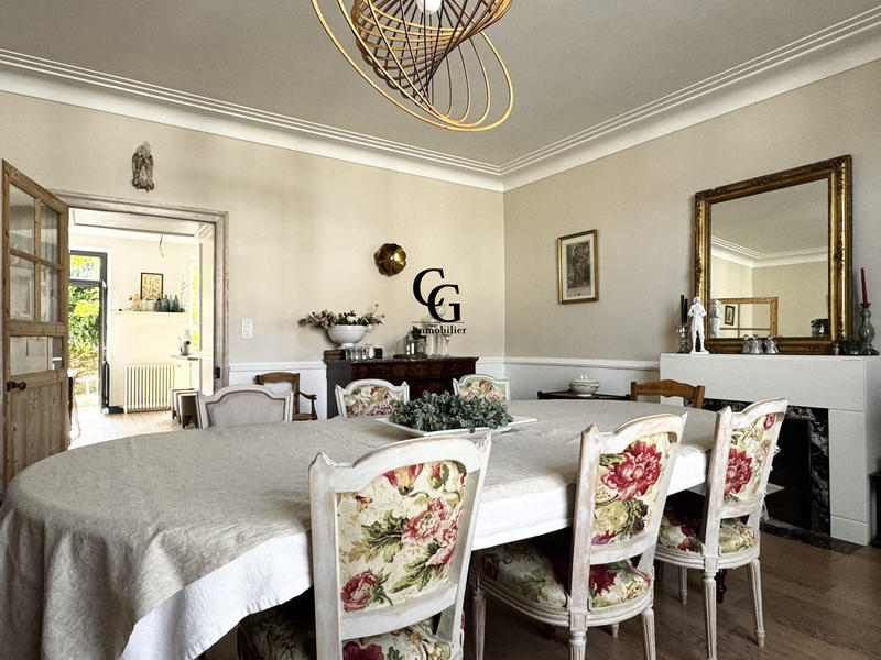 Maison - 246 m² - 8 pièces