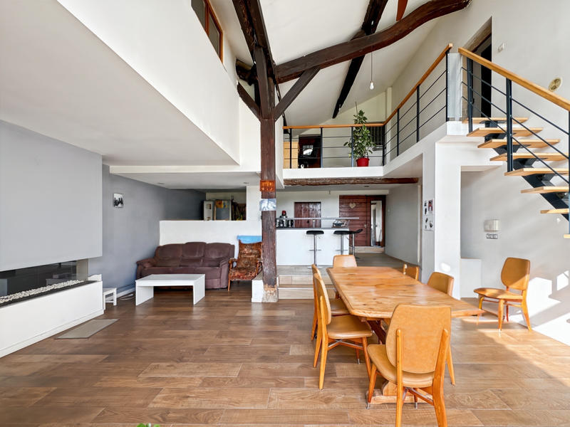 Maison - 239 m² - 11 pièces