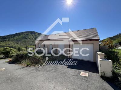 Maison - 80 m² - 4 pièces