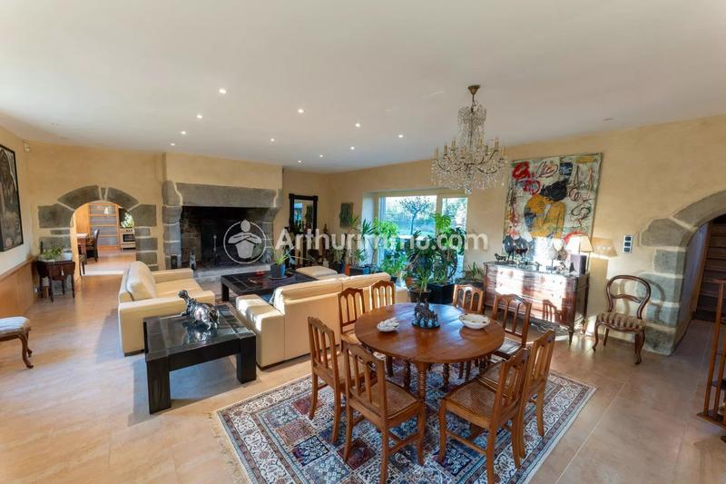 Maison - 700 m² - 12 pièces