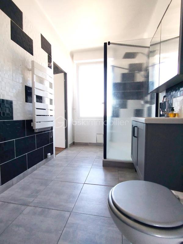 Pavillon - 180 m² - 9 pièces