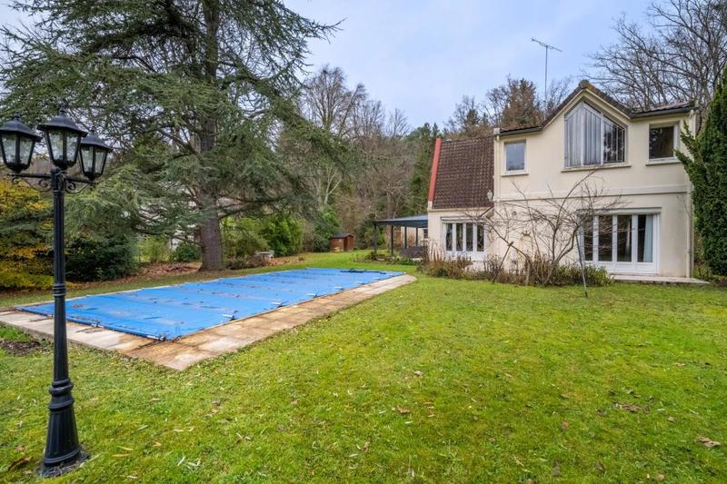 Maison - 250 m² - 7 pièces