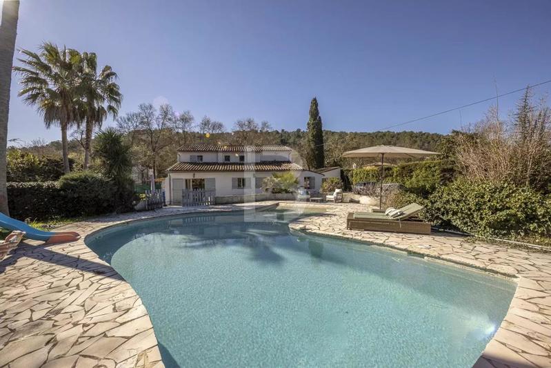 Villa - 204 m² - 8 pièces