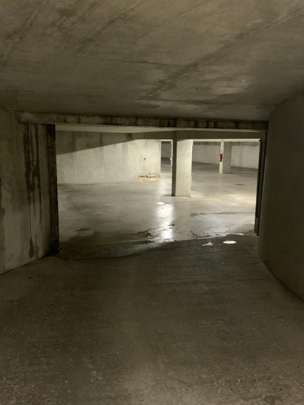 Parking / Garage