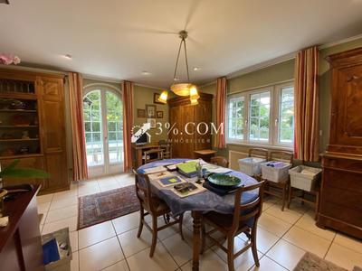 Propriété - 233 m² - 9 pièces