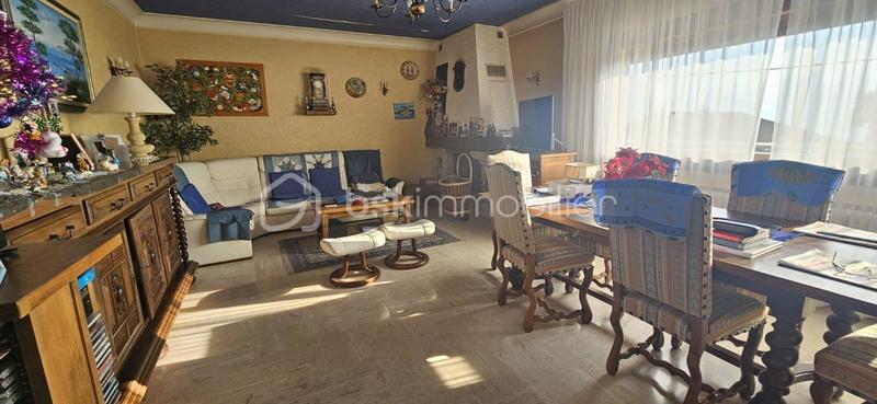 Maison - 230 m² - 10 pièces