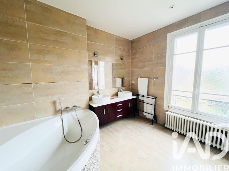 Maison de ville - 160 m² - 9 pièces