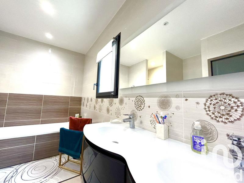 Maison - 121 m² - 5 pièces