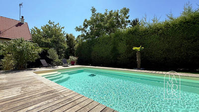 Maison traditionnelle - 193 m² - 9 pièces