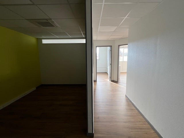 Local commercial - 82 m² - 4 pièces